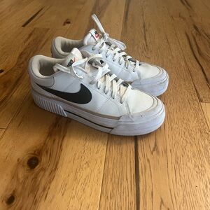 Nike Women’s court legacy lift platform sneaker. Size 8